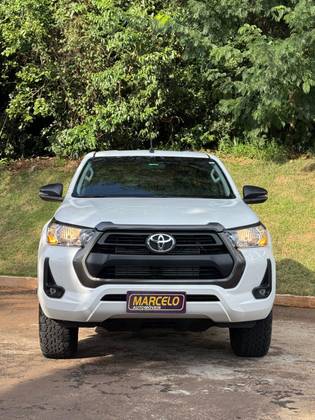 TOYOTA HILUX 2.8 D-4D TURBO DIESEL CD SR 4X4 AUTOMÁTICO